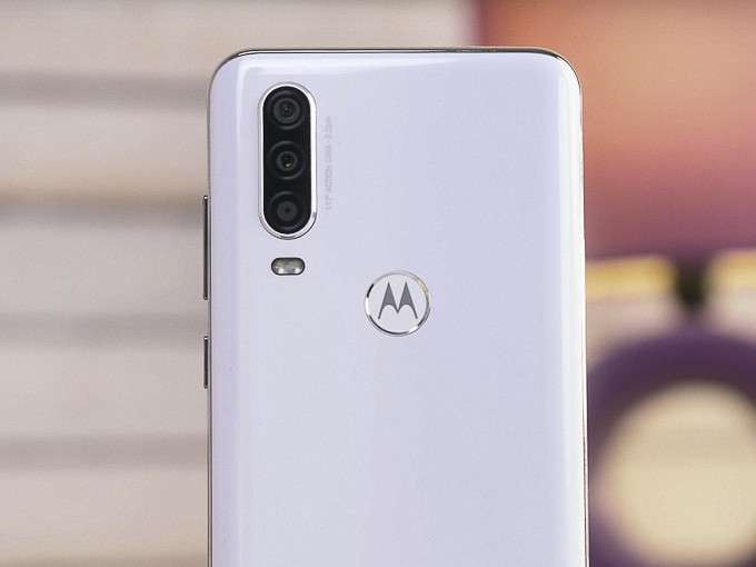 Обзор Motorola One Action — и смартфон, и экшн-камера