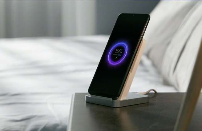 Xiaomi представила мощный повербанк и очень быструю беспроводную зарядку