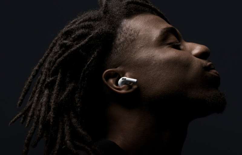 Apple представила наушники AirPods Pro за 20 990 рублей