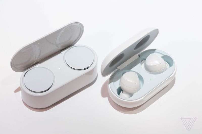 Microsoft Surface Earbuds – первые беспроводные наушники от Била Гейтса
