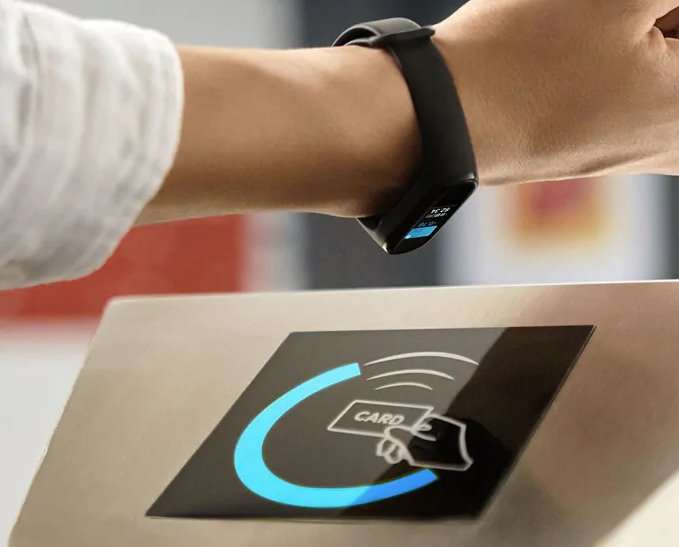 Xiaomi Mi Band 5 получит рабочий NFC для бесконтактной оплаты