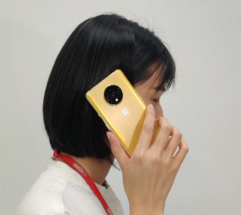 Дорого-богато: OnePlus 7T выйдет в золотом цвете корпуса