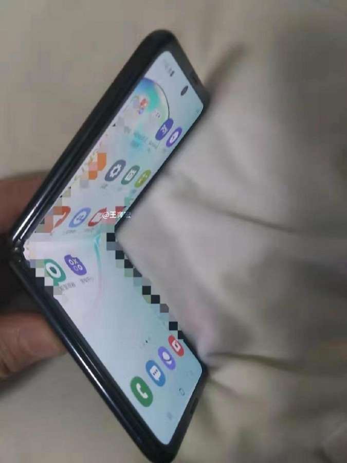 Расскречен дизайн Samsung Galaxy Fold 2, это раскладушка с гибким экраном