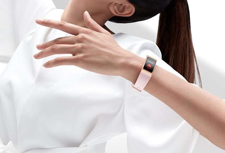 Huawei представила фитнес-браслет Band 4 Pro с NFC и GPS