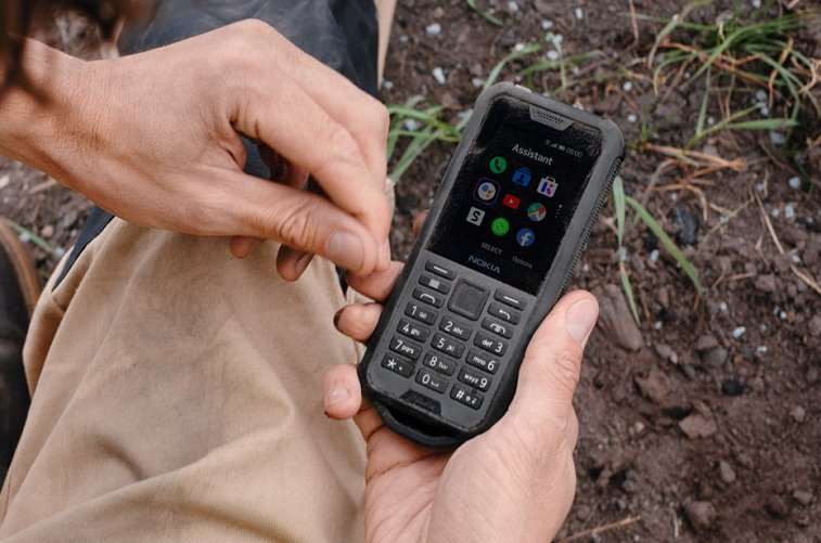 Неубиваемый кнопочный телефон Nokia 800 Tough вышел в России