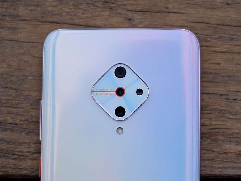 Обзор Vivo V17 – доступный красавец с необычной камерой