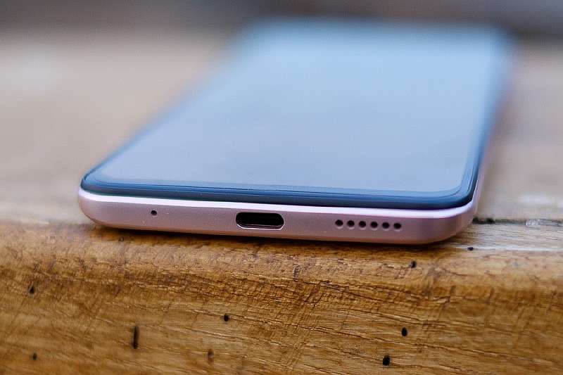 Обзор Vivo V17 – доступный красавец с необычной камерой
