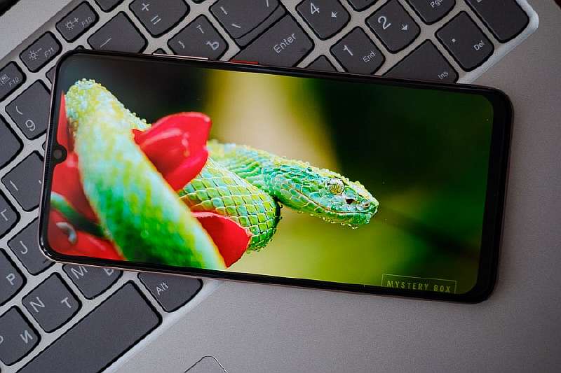 Обзор Vivo V17 – доступный красавец с необычной камерой
