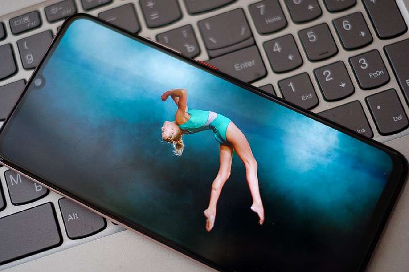 Обзор Vivo V17 – доступный красавец с необычной камерой