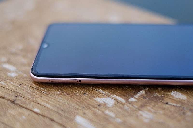 Обзор Vivo V17 – доступный красавец с необычной камерой
