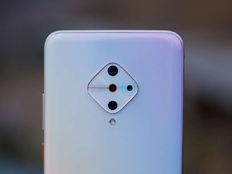 Обзор Vivo V17 – доступный красавец с необычной камерой