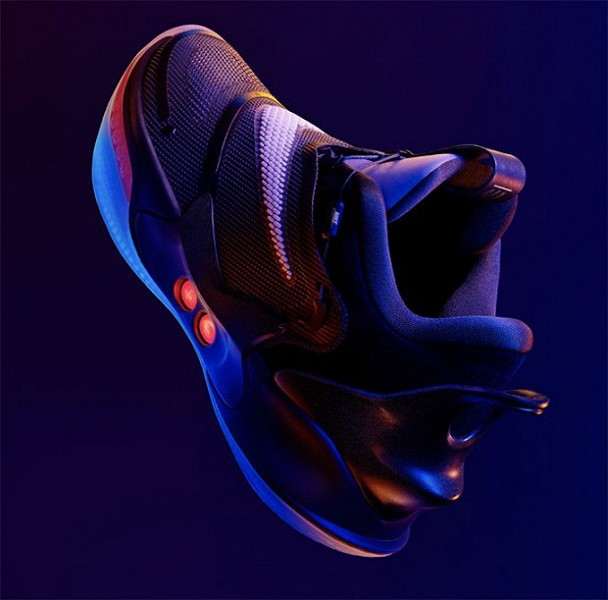 Nike Adapt BB 2.0: кроссовки из будущего с управлением со смартфона и беспроводной зарядкой
