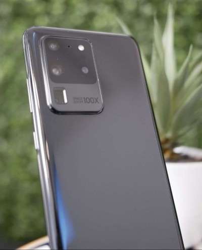 Огромную камеру Samsung Galaxy S20 Ultra показали на реальных фото