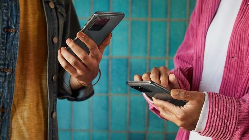 В России стартовал предзаказ Samsung Galaxy S20. Бонусом - дорогой подарок.
