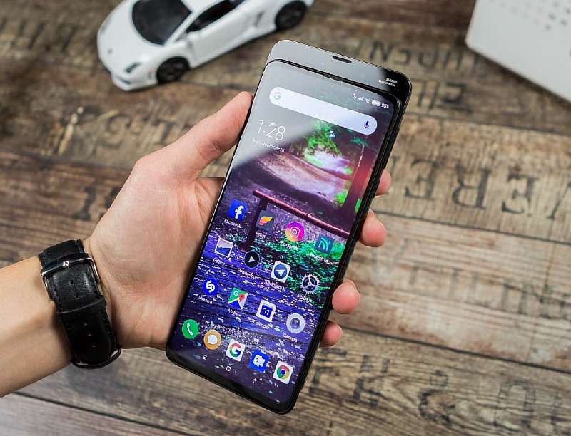 Об этом флагмане Xiaomi все забыли, а он стоит невероятно дешево
