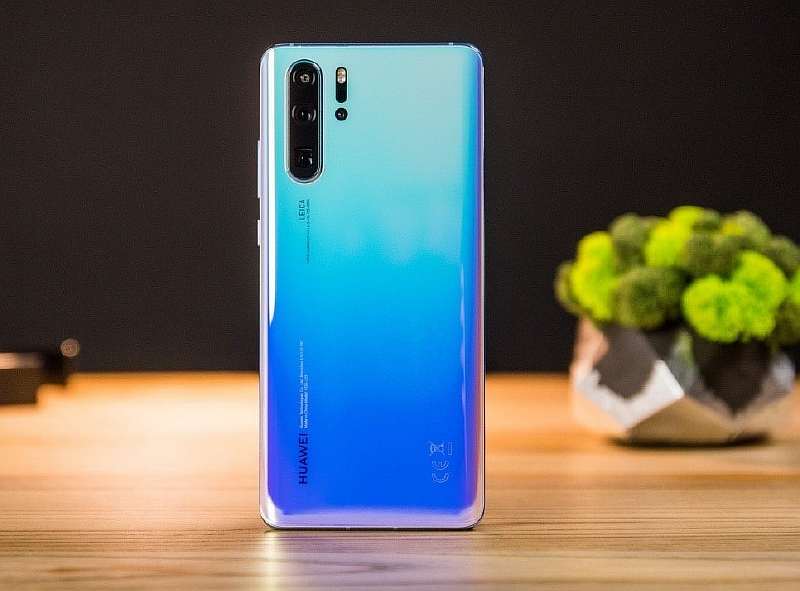Пора брать Huawei P30. Камерофон 2019 года резко подешевел в МТС