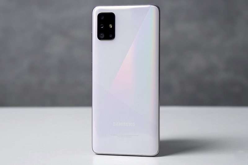 Эльдорадо экстренно распродает Samsung Galaxy A51. Лучшая официальная цена в России