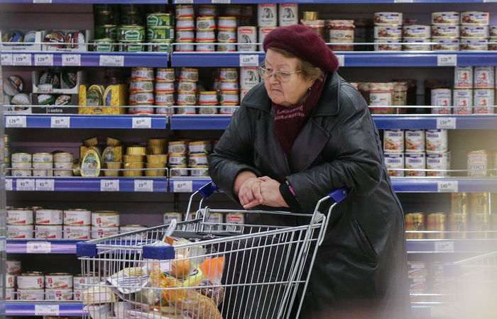 От смартфонов до детского питания: на чем россияне экономят из-за безработицы