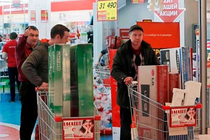 Россияне сметают с прилавков бытовую технику и электронику