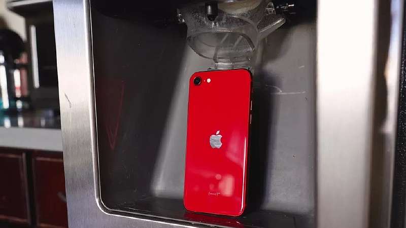 Обзор нового iPhone SE (2020). Стоит ли покупать?