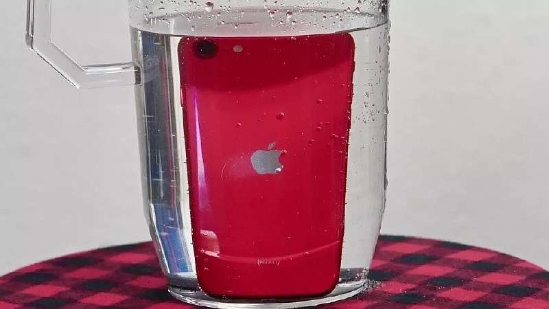 Обзор нового iPhone SE (2020). Стоит ли покупать?