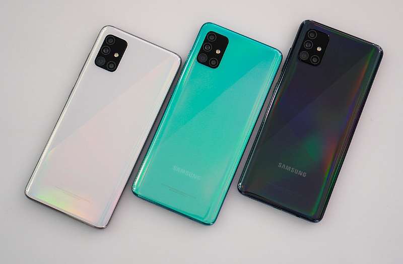 Самый популярный Android смартфон в мире. Он дешевый, крутой, с NFC