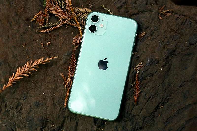 МТС распродает остатки iPhone 11. Таких скидок нет больше нигде
