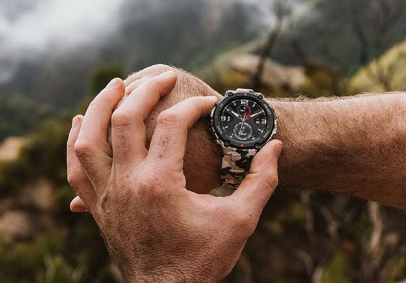 В Россию приехали Amazfit T-Rex. Как купить неубиваемые смарт-часы со скидкой?