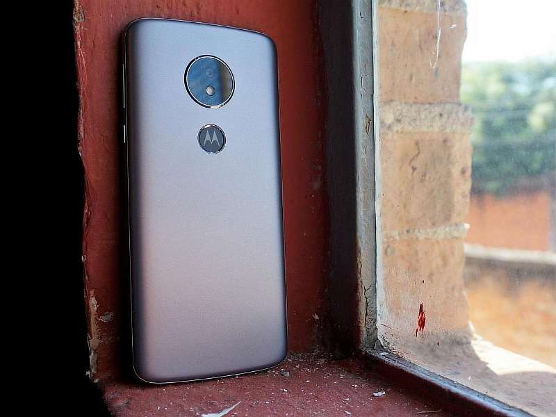 Motorola распродает бюджетники на чистом Android. Лучшие телефоны до 5 тысяч рублей