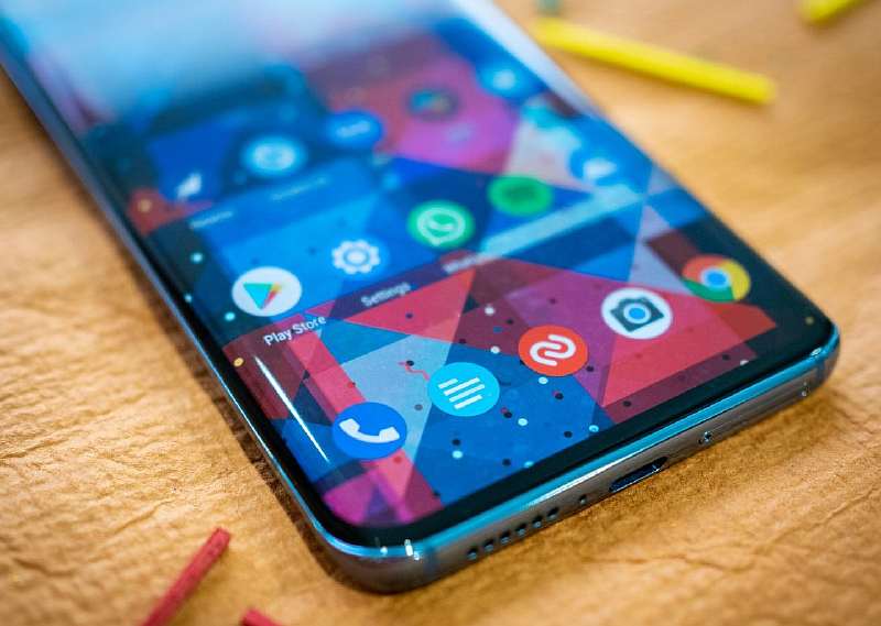 Почему Xiaomi Mi10 – худший флагман компании, рассчитанный на глупых людей