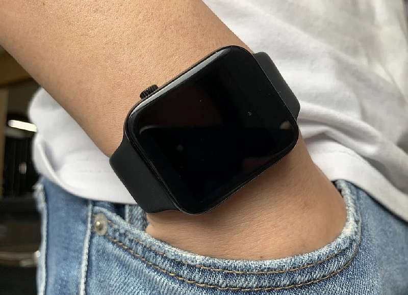 Вышел продвинутый клон Apple Watch. Он стоит как Mi Band и многое умеет