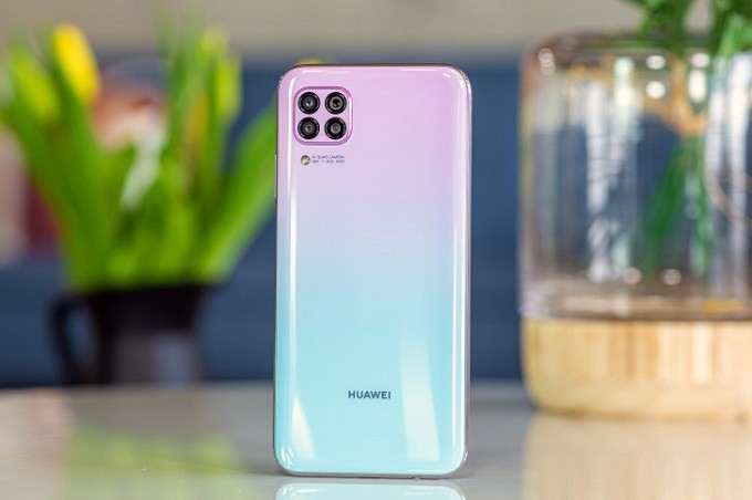 Флагманы Huawei никому не нужны. В М.Видео грандиозная распродажа камерофонов