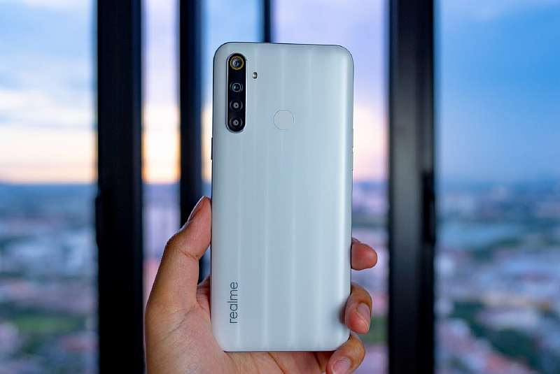 Идет огромная распродажа смартфонов Realme. Какие модели стоит брать?