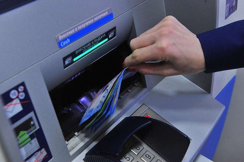 Вот откуда телефонные мошенники узнают номер вашей банковской карты
