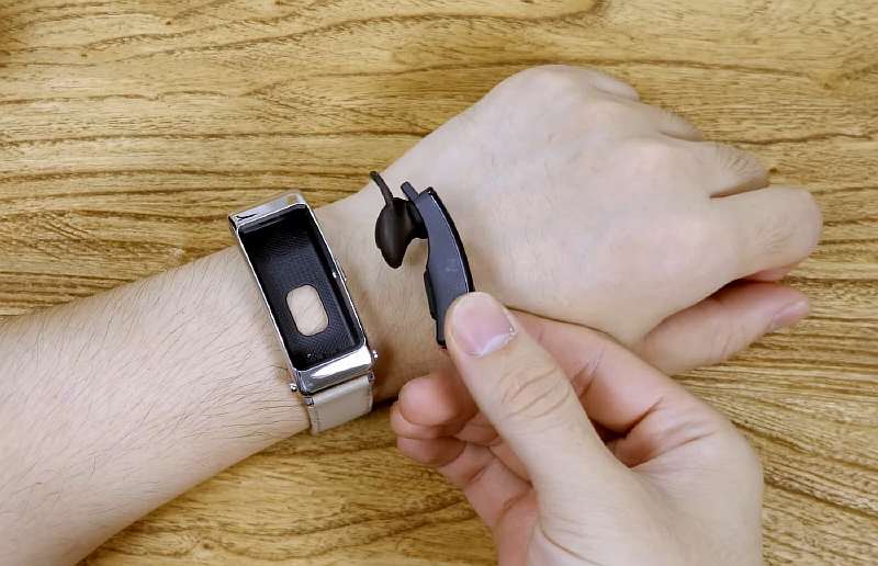 Huawei выпустила элитный фитнес-браслет. Это конкурент Xiaomi Mi Band 5 с уникальной функцией