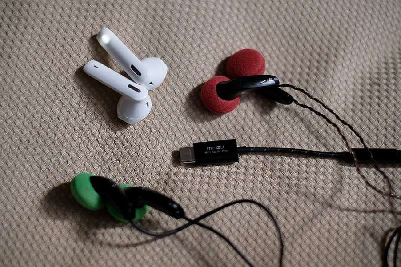 Обзор Tronsmart Onyx Ace — убийцы AirPods за копейки