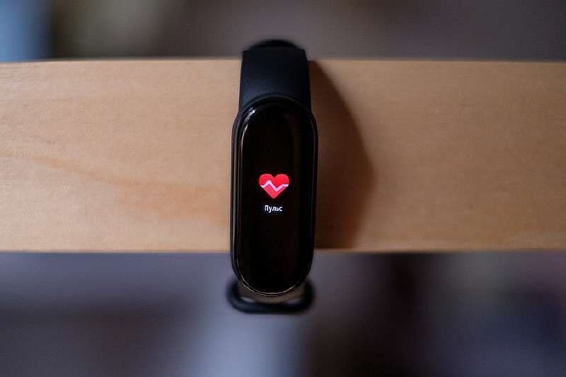 Китайская версия Xiaomi Mi Band 5 получила русский язык. Как включить?