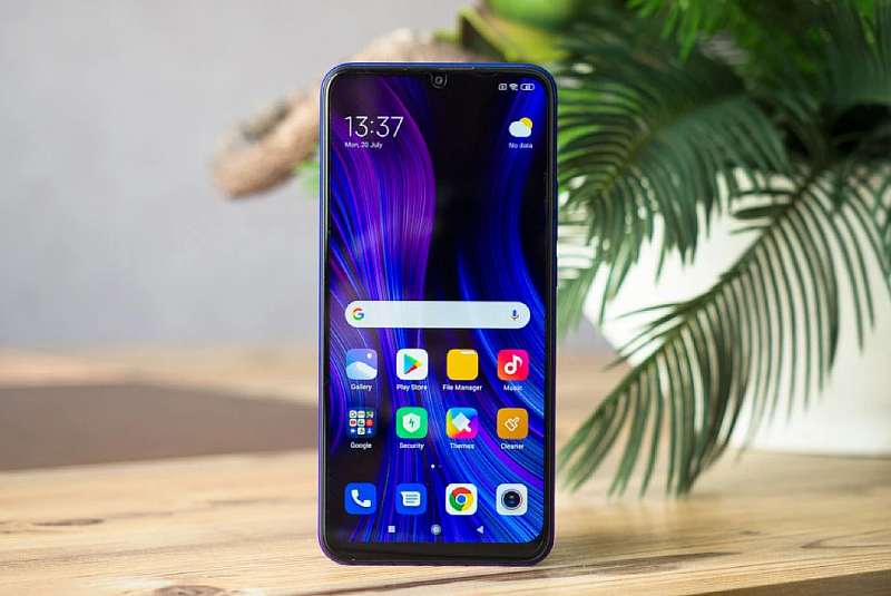 5020 мАч, NFC и мощный процессор за 11 тысяч. Xiaomi привезла в Россию новый хит