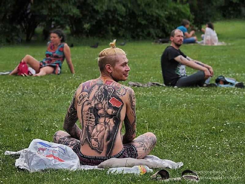 Как выглядит Россия на самом деле: 100 честных снимков уличного фотографа