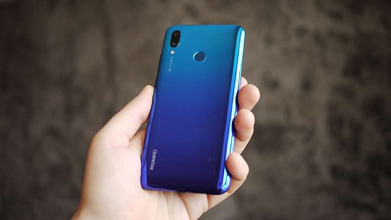Хитовый бюджетник Huawei распродают за 6 тысяч. Мощный и с NFC