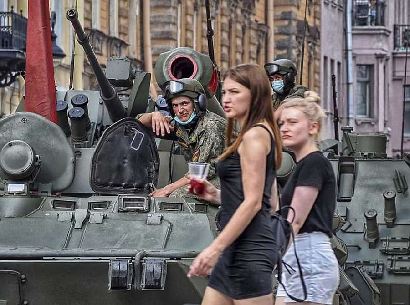 Как выглядит Россия на самом деле: 100 честных снимков уличного фотографа
