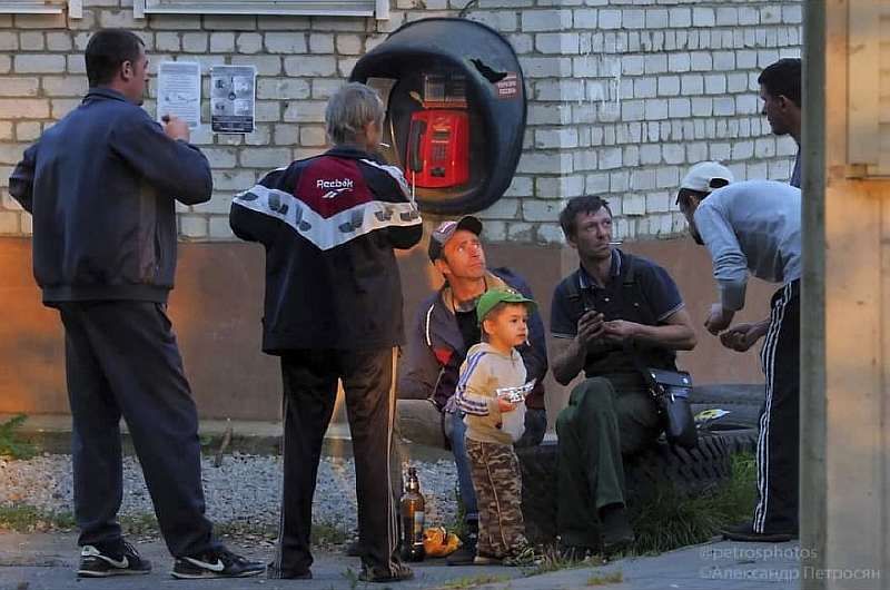 Как выглядит Россия на самом деле: 100 честных снимков уличного фотографа