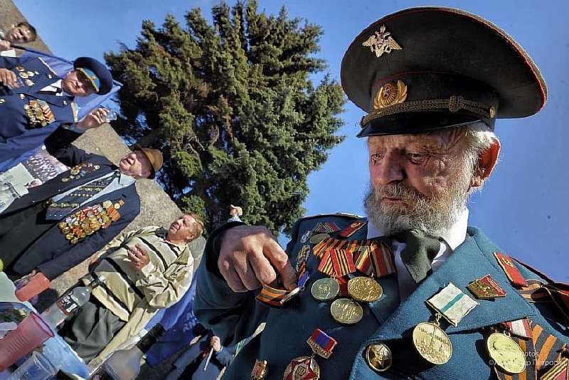 Как выглядит Россия на самом деле: 100 честных снимков уличного фотографа