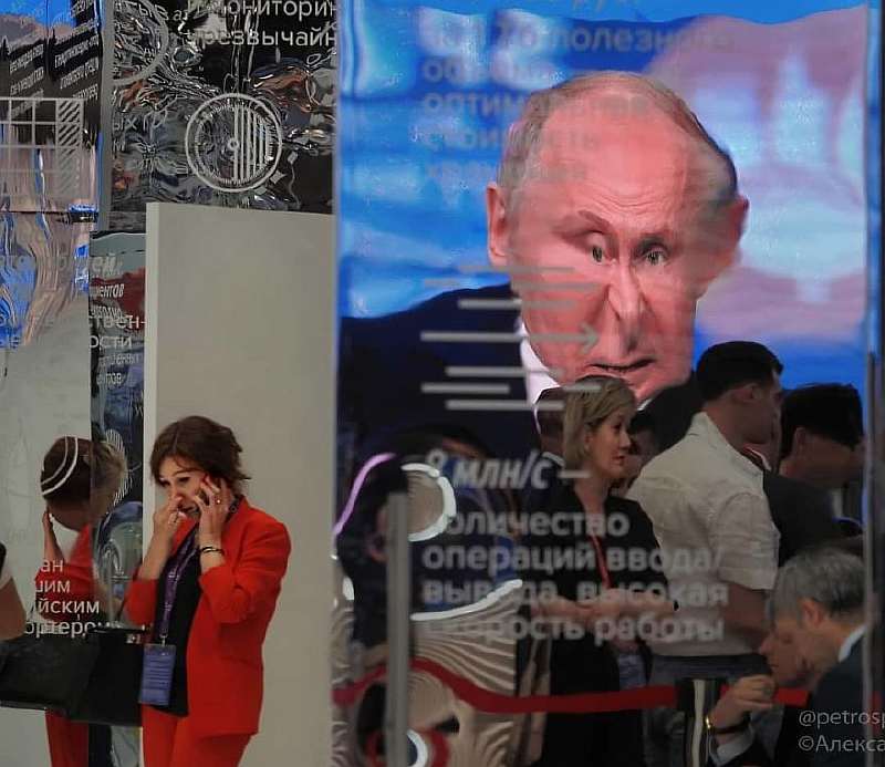 Как выглядит Россия на самом деле: 100 честных снимков уличного фотографа