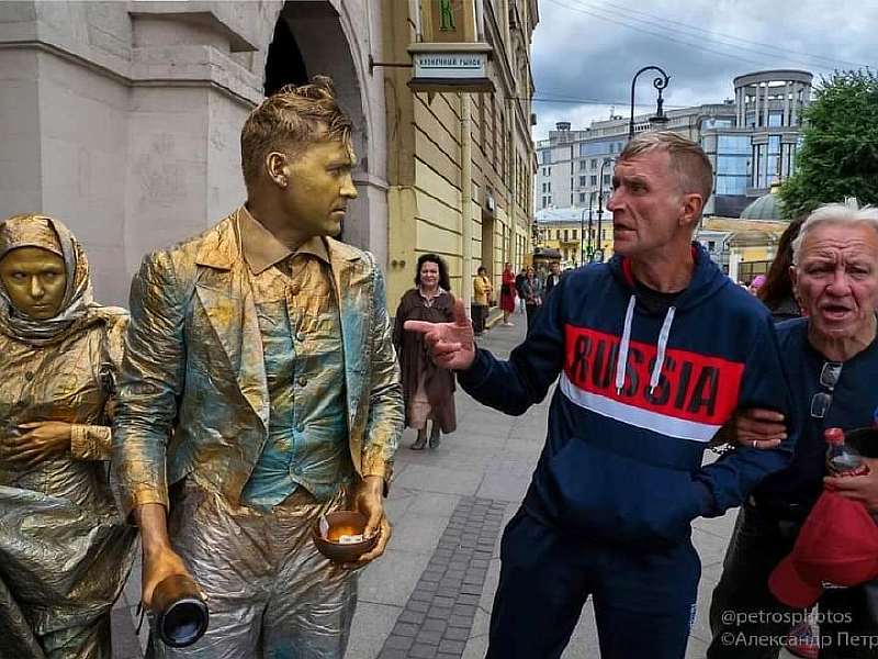 Как выглядит Россия на самом деле: 100 честных снимков уличного фотографа
