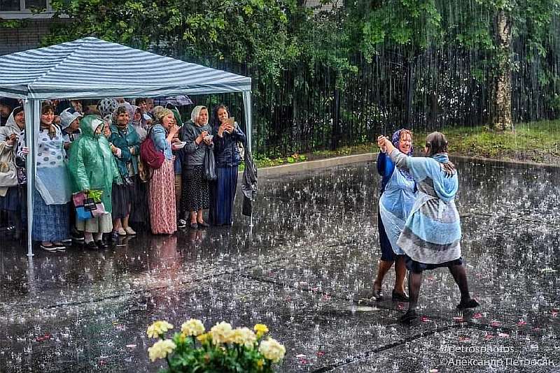 Как выглядит Россия на самом деле: 100 честных снимков уличного фотографа