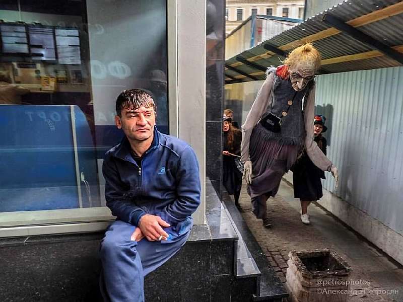 Как выглядит Россия на самом деле: 100 честных снимков уличного фотографа