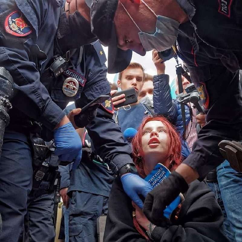 Как выглядит Россия на самом деле: 100 честных снимков уличного фотографа