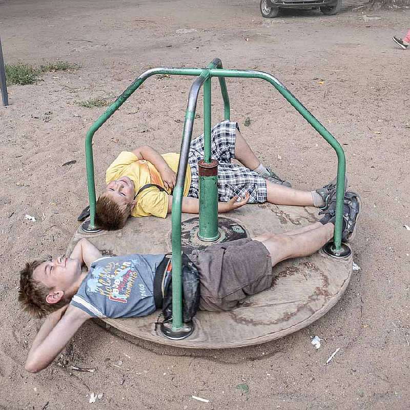 Уличный фотограф показал настоящую Россию. 75 честных снимков жизни за МКАДом