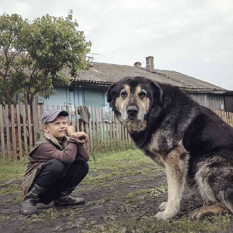 Уличный фотограф показал настоящую Россию. 75 честных снимков жизни за МКАДом